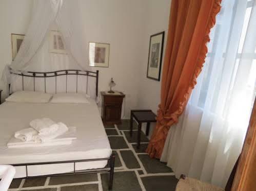 Fanivevisgarden Hotel Folégandros Buitenkant foto